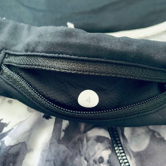 Lululemon Run Times Shorts - Floral Print Mini Obscurred Black Dusty Mauve/Black - Picture 6 of 12